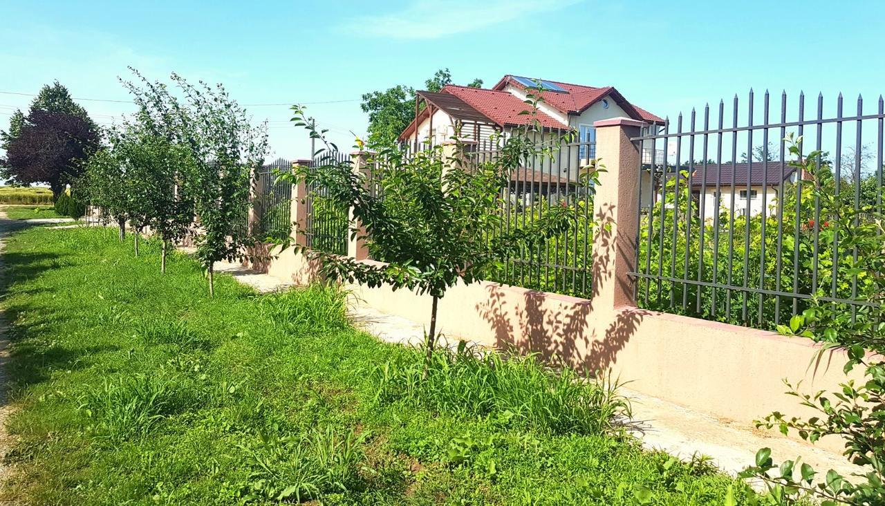 Nobless Villa Mereni  ภายนอก รูปภาพ
